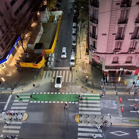 Ferienwohnung 4 Ventanales Sobre La Avenida Corrientes Buenos Aires Exterior foto