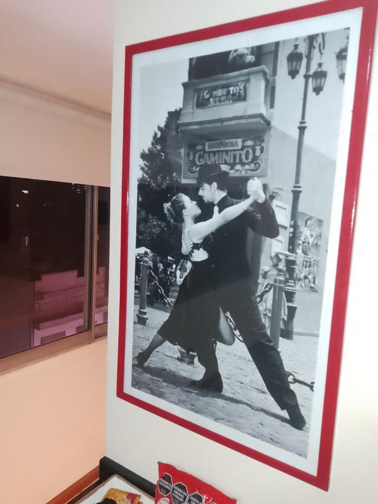 Ferienwohnung 4 Ventanales Sobre La Avenida Corrientes Buenos Aires Exterior foto