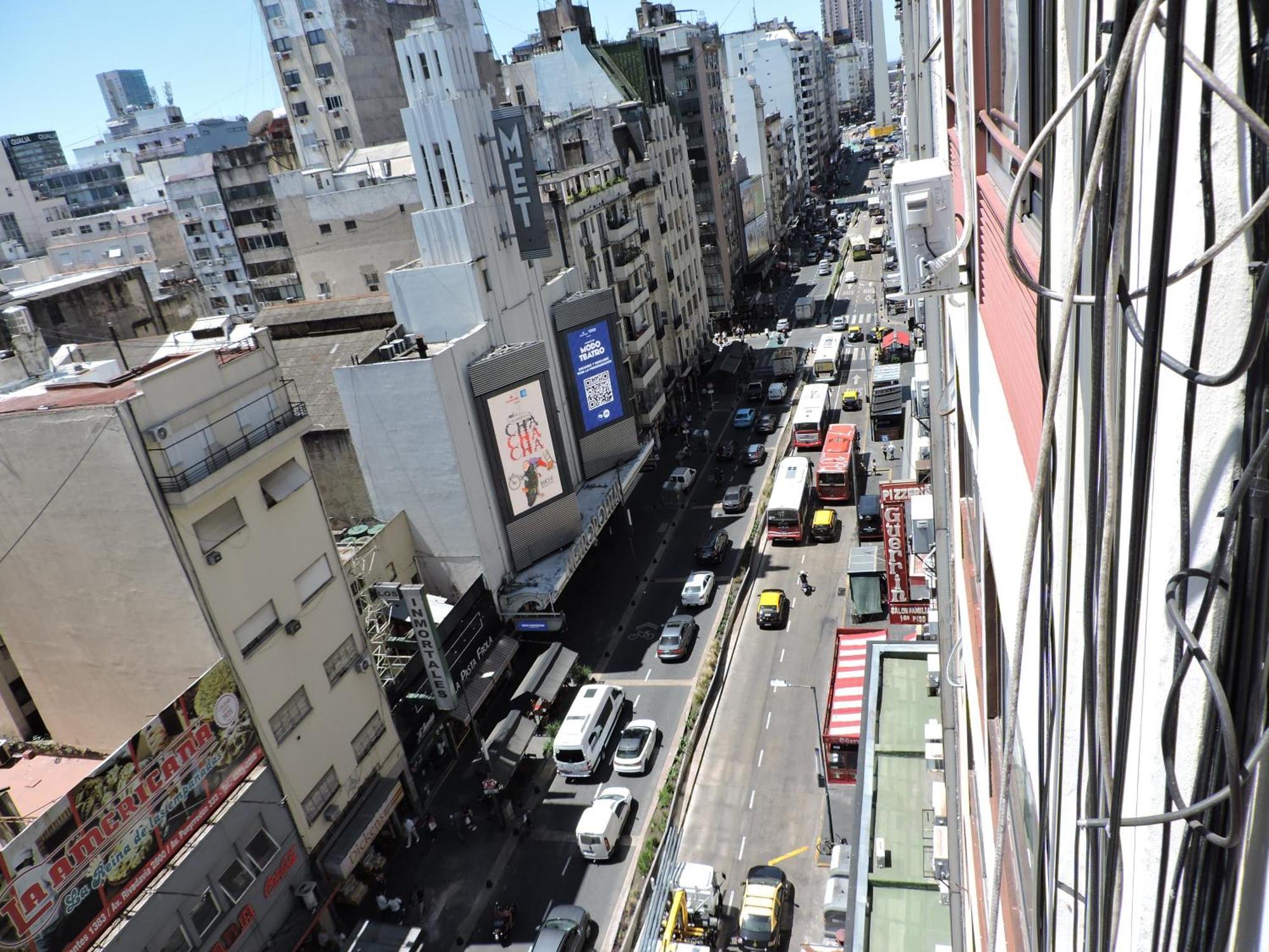 Ferienwohnung 4 Ventanales Sobre La Avenida Corrientes Buenos Aires Exterior foto