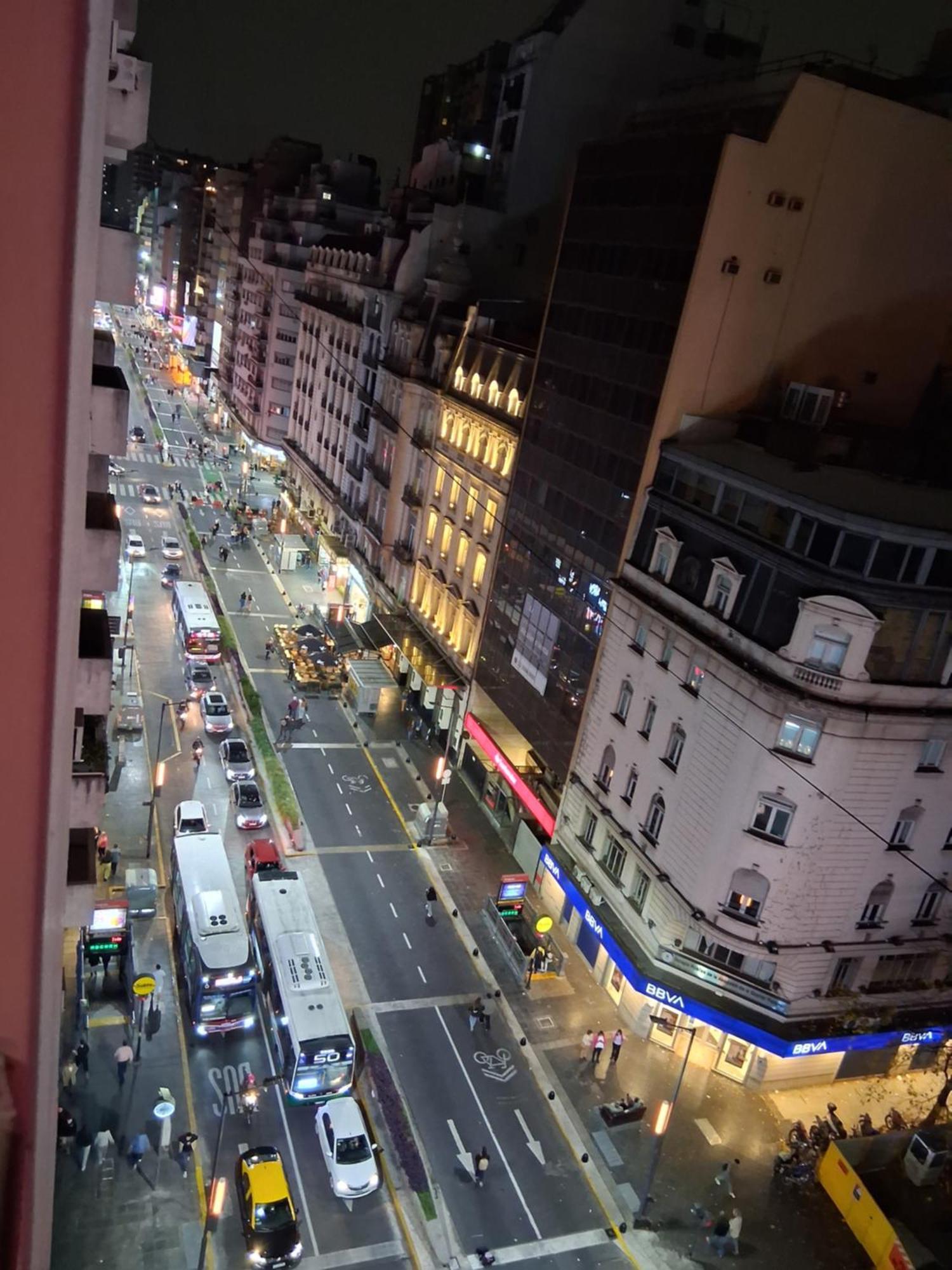Ferienwohnung 4 Ventanales Sobre La Avenida Corrientes Buenos Aires Exterior foto